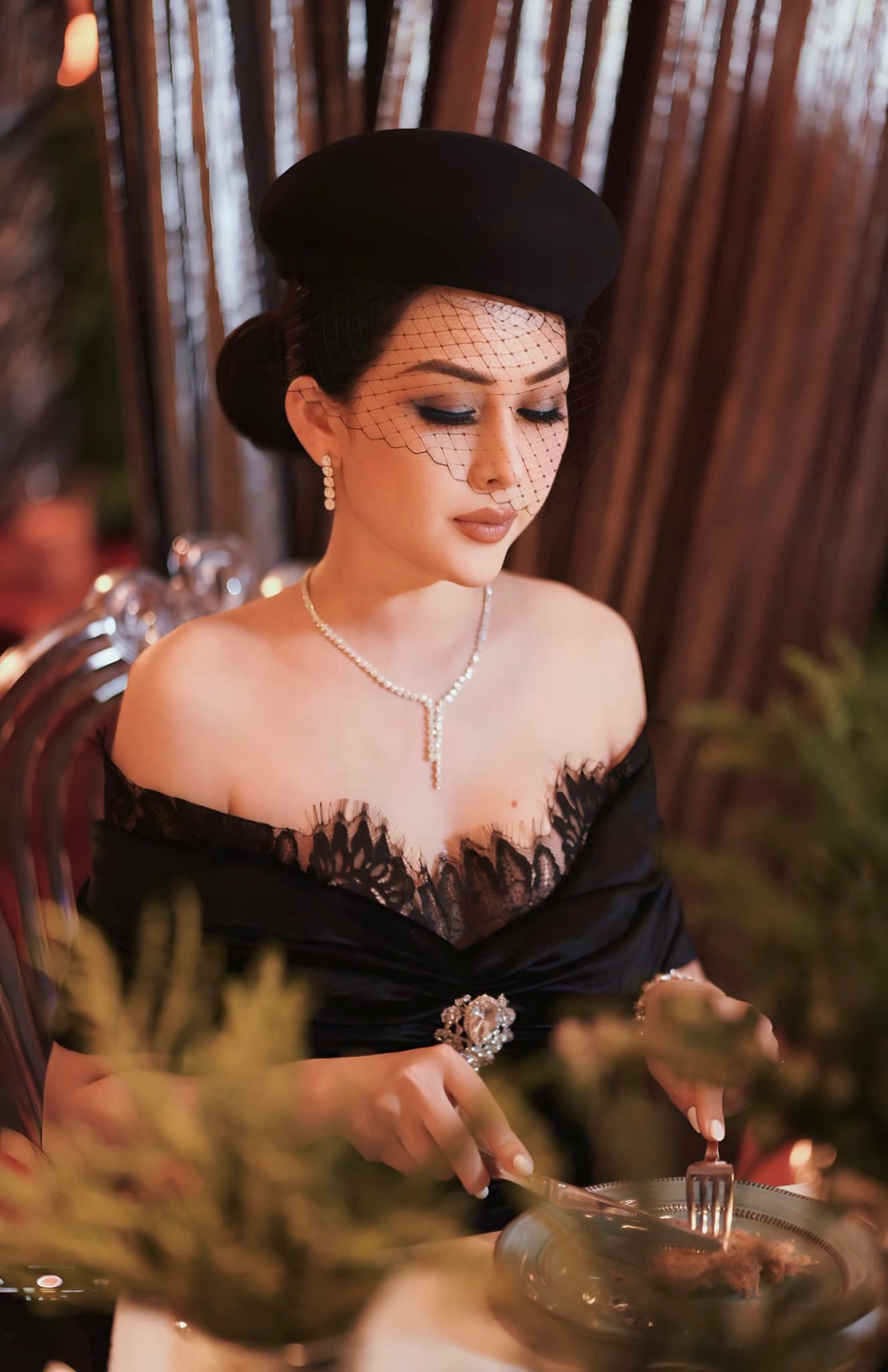 Võ Thanh Hiền Tạo Dáng Sang Chảnh Kiêu Sa Ai Nhìn Cũng Mê Say Đắm 7